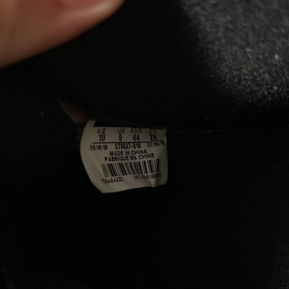 Authentic Jordan 11 platinum tint - Picture 2 of 7